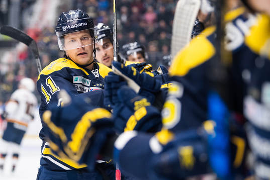 s Simon Önerud jublar