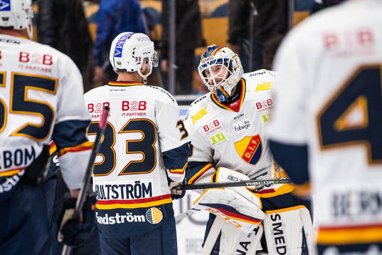 Djurgårdens målvakt Adam Reideborn jublar med lagkamrater