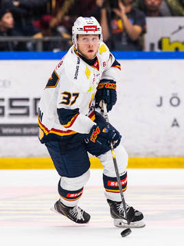 Djurgårdens Jesper Pettersson driver pucken