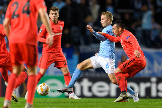 Oscar Lewicki of Malmö FF and Gary Alexis Medel Soto of