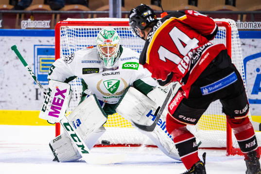 Luleås Jonas Berglund skjuter 2-0