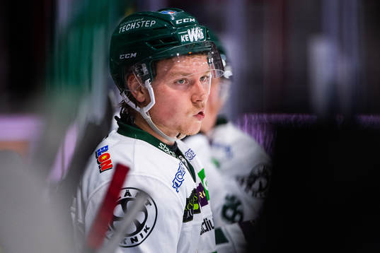 Färjestads Oskar Steen deppar