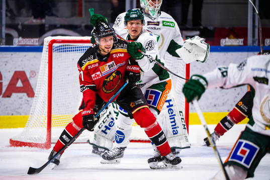 Luleås Petter Emanuelsson och Färjestads Axel Ottosson