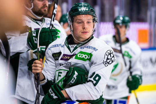 Färjestads Oskar Steen deppar