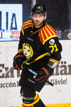 Brynäs Robert Kousal deppar med en trasig klubba