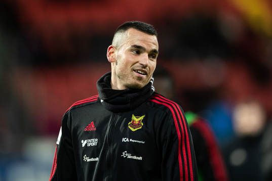 Östersunds Dino Islamovic värmer upp