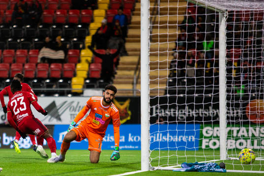 Dalkurds målvakt Sixten Mohlin deppar