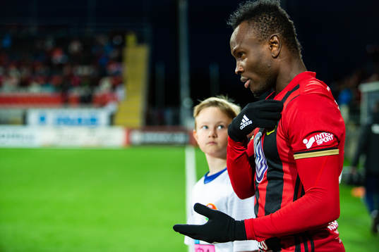 Östersunds Samuel Laryea Mensah innan fotbollsmatchen i