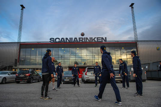 Södertäljes spelare spelar fotboll