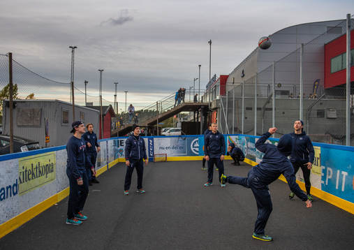 Leksands spelare spelar fotboll