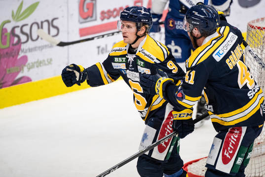 Södertäljes Victor Andersson jublar