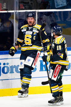 Södertäljes Nicklas Grossmann jublar