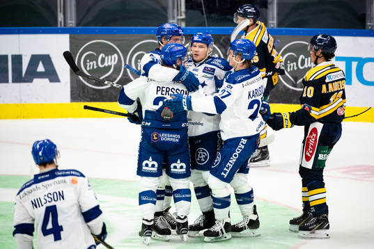 Leksands spelare jublar med Tor Immo