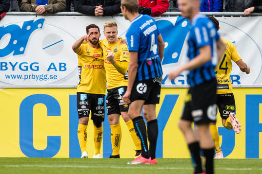 Elfsborgs Frederik Holst och Per Frick jublar