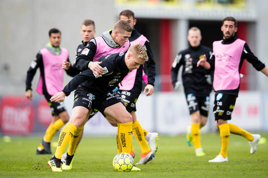 Elfsborgs Per Frick på uppvärmningen