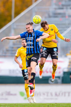 Sirius Jonas Lindberg och Elfsborgs Robert Gojani i en