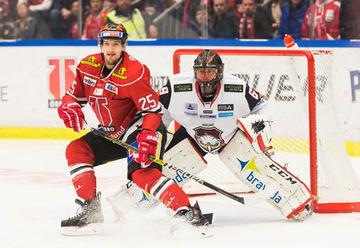 Örebros Anton Hedman och målvakt Oscar Alsenfelt