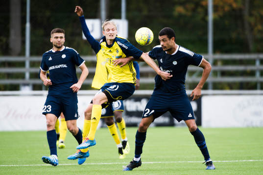 Ängelholms Andreas Karlsson och Utsiktens Benjamin Zalo