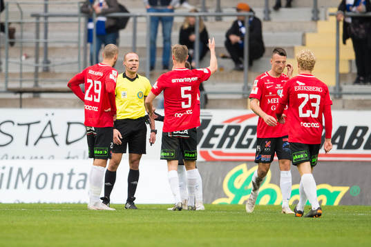 Trelleborg skäller på domaren Patrik Eriksson i slutet av