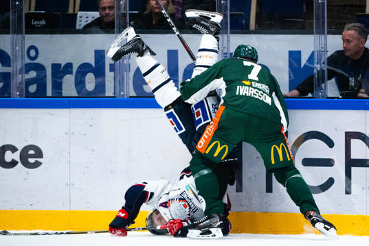 Linköpings James Wright och Färjestads Johan Ivarsson