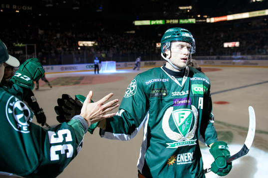Färjestads Johan Ryno jublar