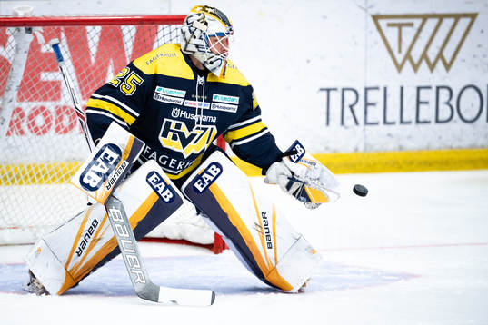 s målvakt Felix Sandström före ishockeymatchen i SHL