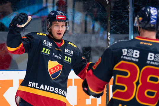 Djurgårdens Sebastian Strandberg jublar över sitt 1-0