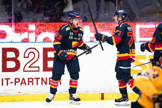 Djurgårdens Linus Hultström jublar
