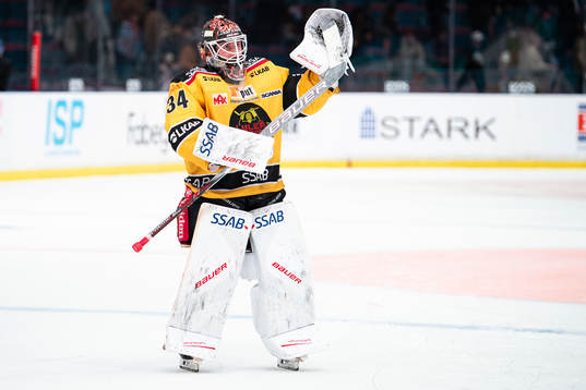 Luleås målvakt Joel Lassinantti tackar publiken