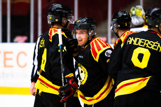Brynäs Emil Forslund jublar