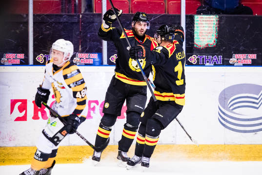Brynäs Robert Kousal jublar med Joel Kellman