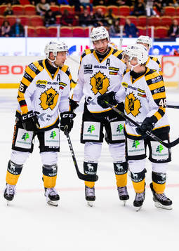 Skellefteås Oscar Möller (v) , Johan Alm (m) och