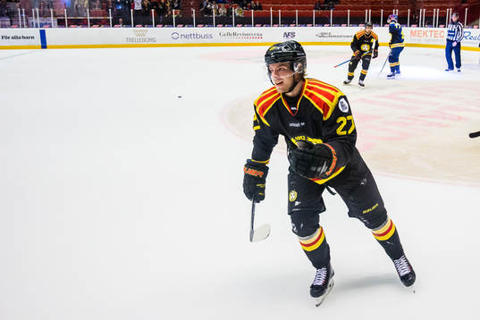 Brynäs Emil Forslund jublar