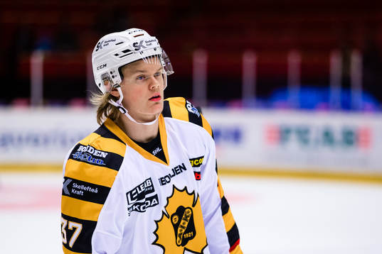 Skellefteås Albin Eriksson innan ishockeymatchen i SHL