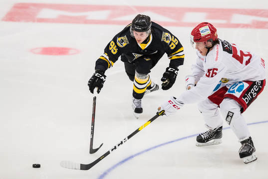 Panterns Nick Olesen och Almtunas Alexander Lunsjö