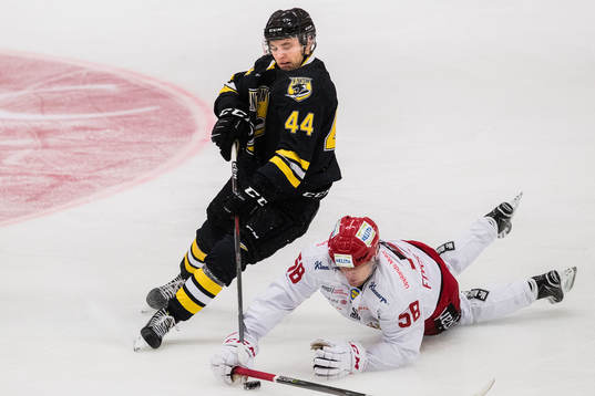 Panterns Erik Nyström och Almtunas Fredrik Forsberg