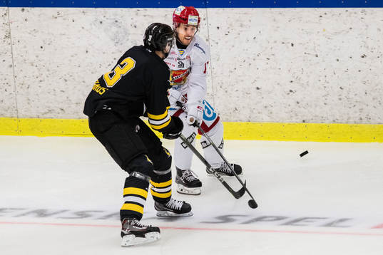 Panterns William Pethrus och Almtunas Oscar Milton