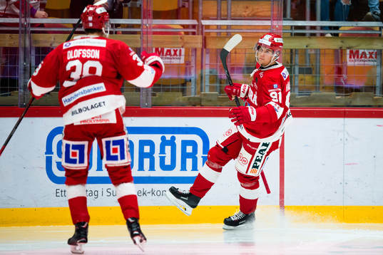 Timrås Filip Hållander jublar