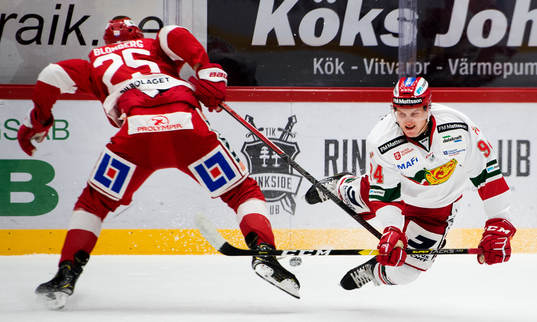 Timrås Patrik Blomberg och Moras Sebastian Hartmann
