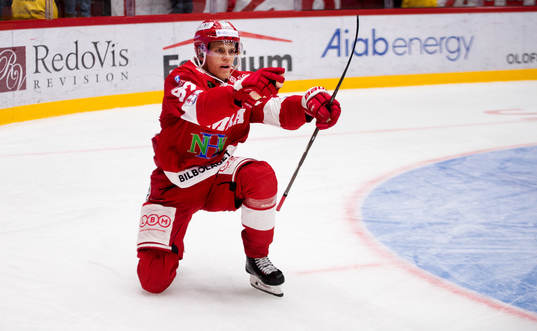 Timrås Anton Wedin avgör med 2-1 och jublar