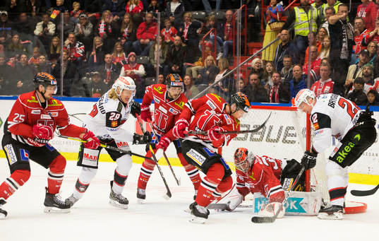 Malmö Redhawks Marcus Sylvegård och Lars Bryggman mot