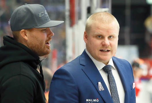 Malmö Redhawks materialförvaltare Anders Fagerström samt