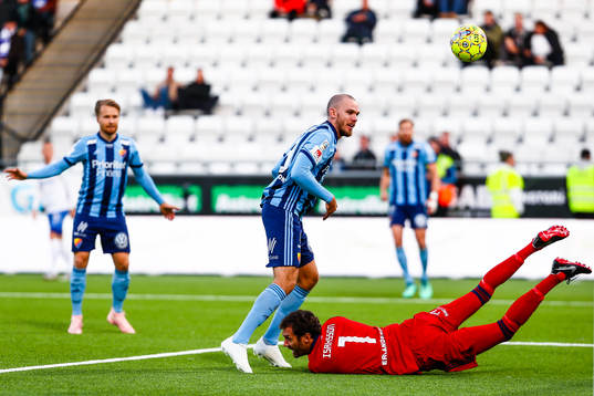 Djurgårdens Marcus Danielson gör självmål 1-0 bakom