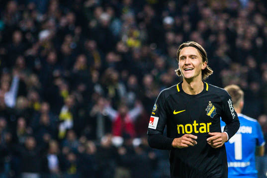 s Kristoffer Olsson jublar