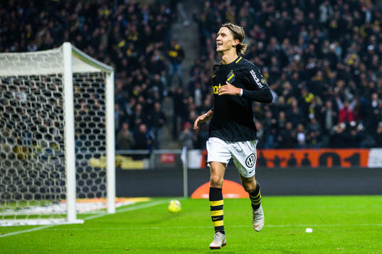 s Kristoffer Olsson jublar