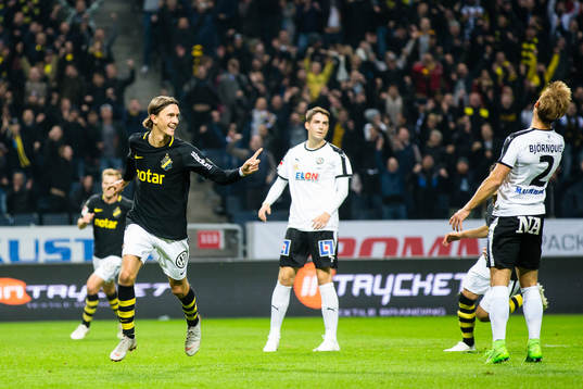 s Kristoffer Olsson jublar