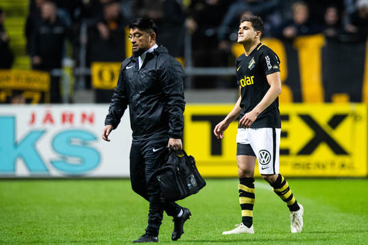 s Tarik Elyounoussi lämnar planen