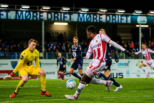 Sean Mcdermott of Kristiansund and Mushaga Bakenga of