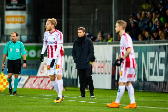 Simo Valakari, head coach of Tromsø, looks dejected