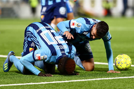 Djurgårdens Aliou Badji och lagkamrat jublar